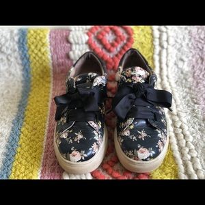 Slip-on super comfortable sneakers